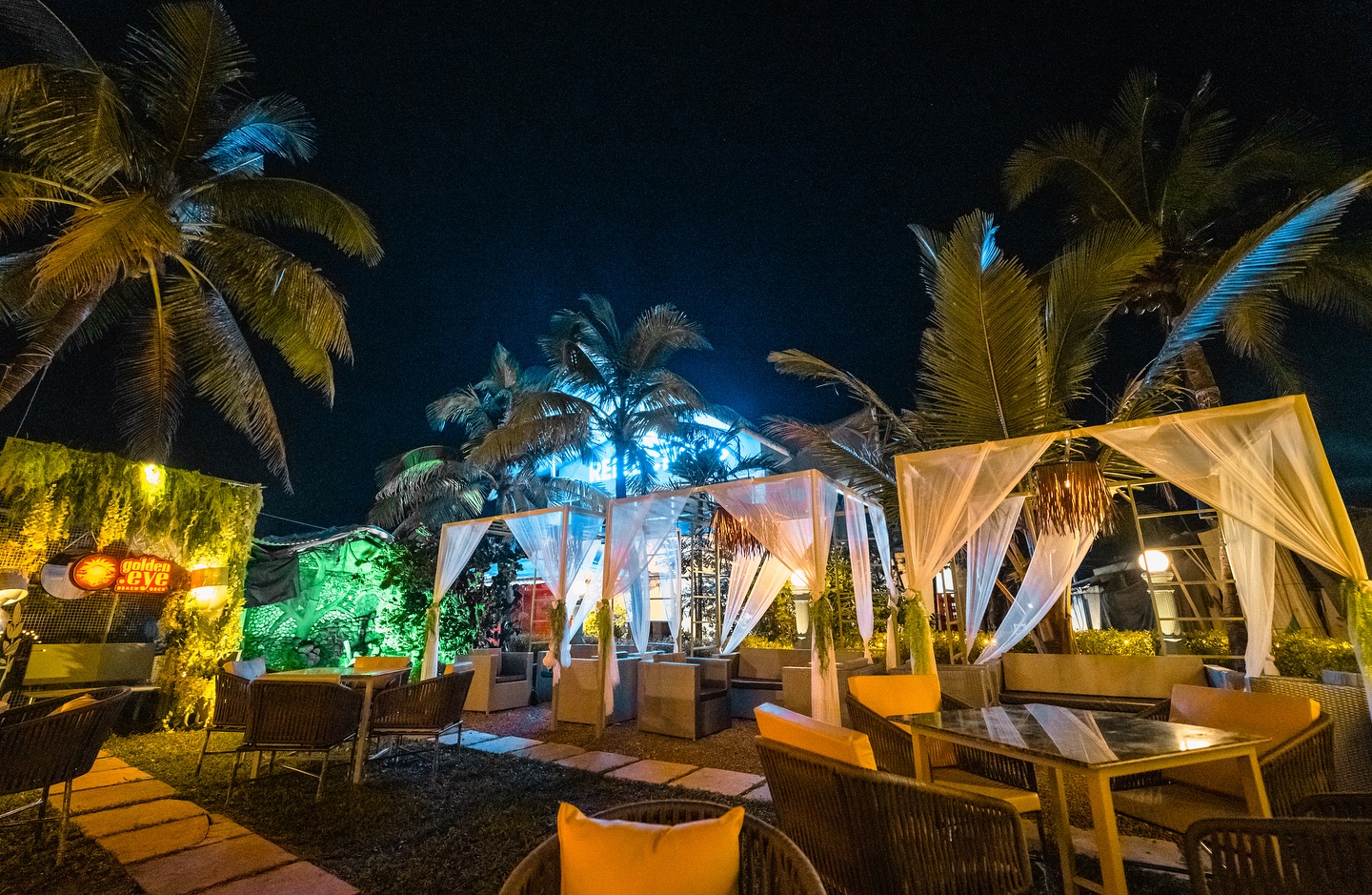 Beachside Dining